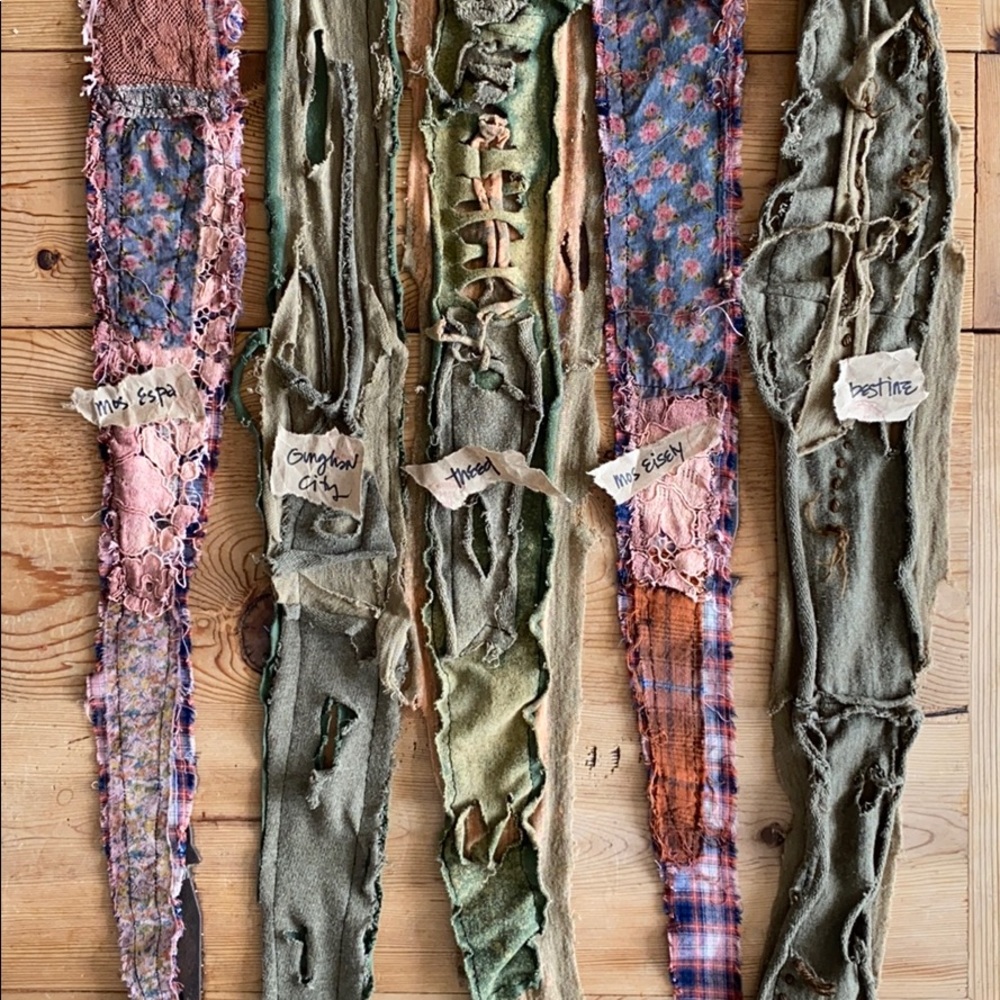 beat up dystopian bandana - Picture 6 of 8